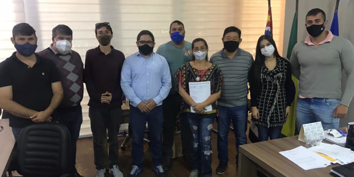 Prefeito Paulinho Sasaki se reúne para discutir construção de muro da Rua da Bica