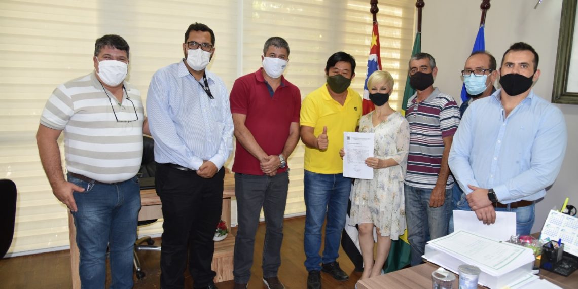 Prefeito Paulinho Sasaki recebe visita da Deputada Damaris Moura