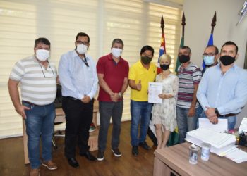 Prefeito Paulinho Sasaki recebe visita da Deputada Damaris Moura