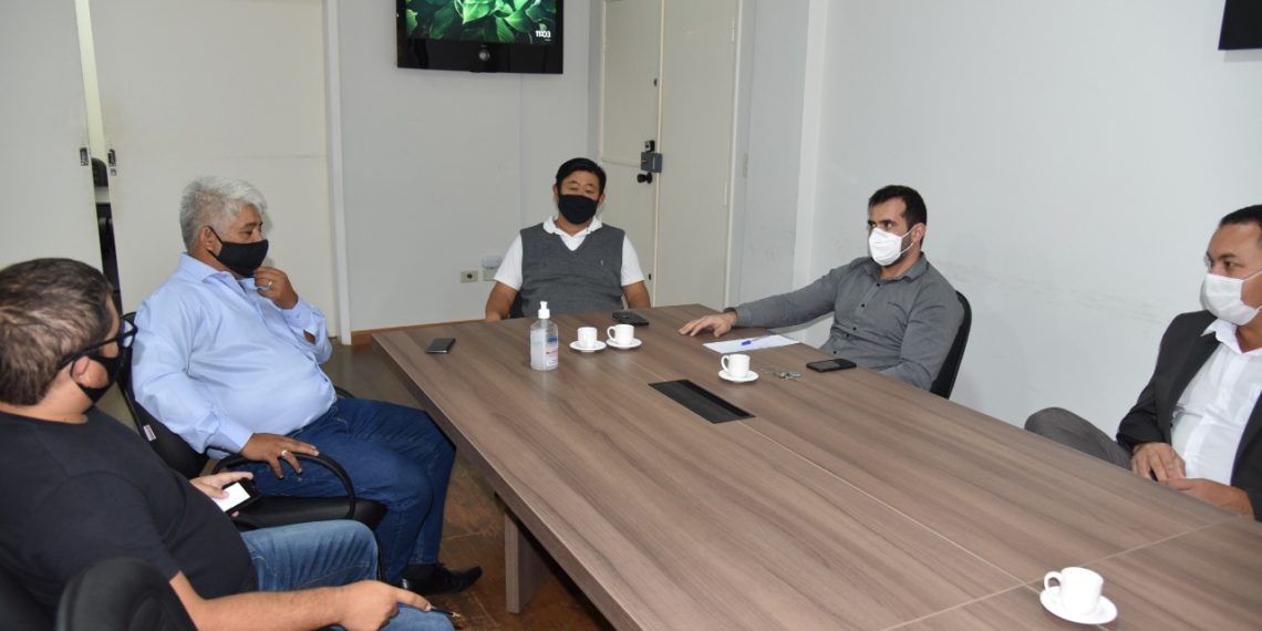 Prefeito Paulinho Sasaki recebe visita do Deputado Sargento Neri