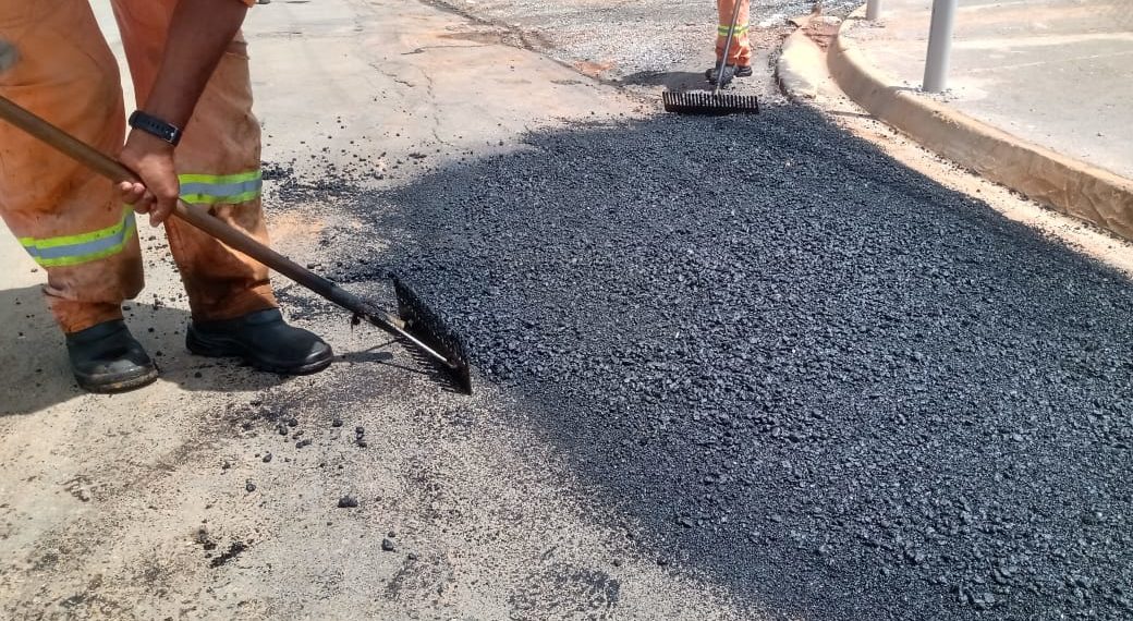 Prefeitura inicia operação tapa-buraco nos bairros e estradas vicinais