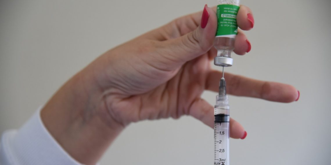 Ibiúna inicia vacinação para grupo prioritário de 75 a 79 anos