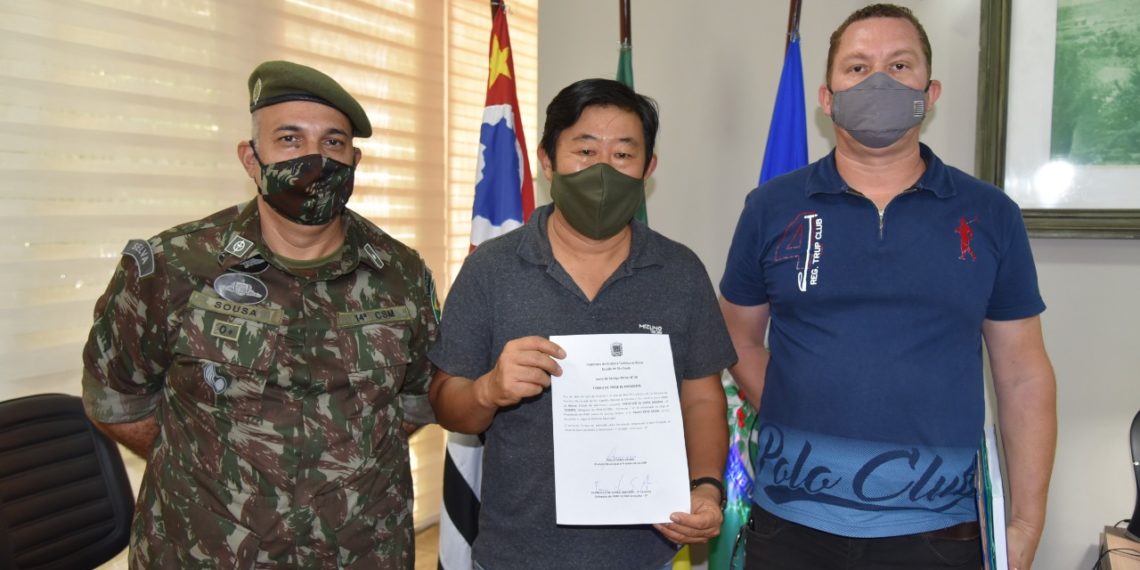 Prefeito Paulinho Sasaki é empossado presidente da Junta Militar