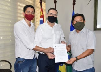 Prefeito Paulinho Sasaki recebe Deputado Vitor Lippi