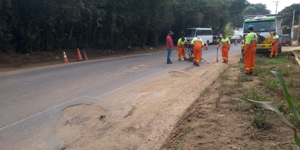 Prefeitura de Ibiúna realiza tapa-buraco na Estrada do Murundu