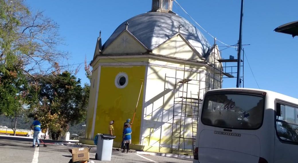 Prefeitura faz serviços de melhorias em bairros e no Centro