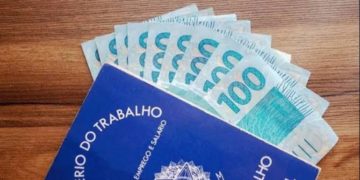 Depois de meses recebendo salários com atraso, funcionários da Prefeitura são pagos com antecedência pela atual administração