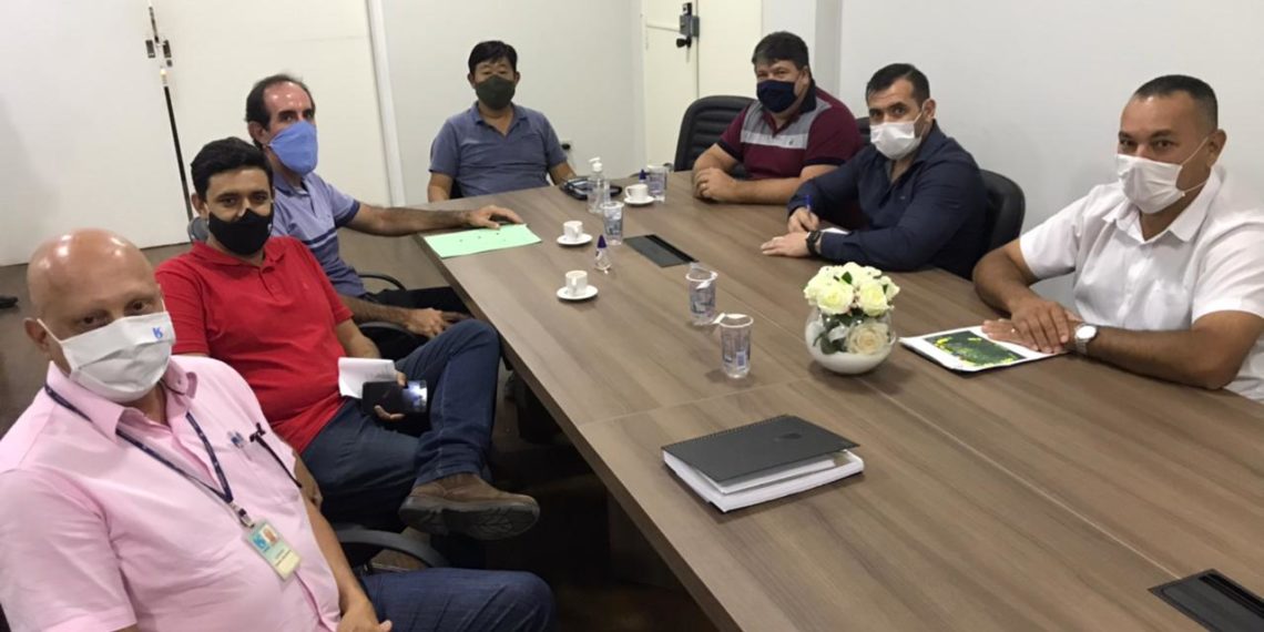 Prefeitura e Sabesp se reúnem para discutirem melhorias nos serviços de água e esgoto