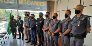 Prefeito Paulinho Sasaki participa de solenidade militar