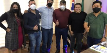 Prefeito Paulinho Sasaki recebe visita do cantor Giovani