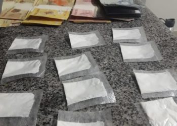 Homem é detido com 11 porções de cocaína