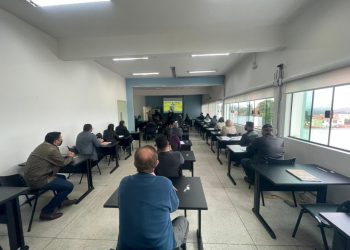 Gestão Paulinho Sasaki realiza palestra sobre planejamento municipal para secretários e diretores municipais