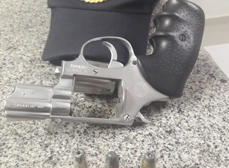 GCM prende acusado de portar arma de fogo