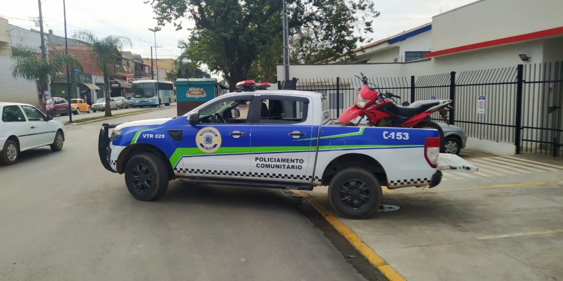Guardas municipais recuperam moto roubada