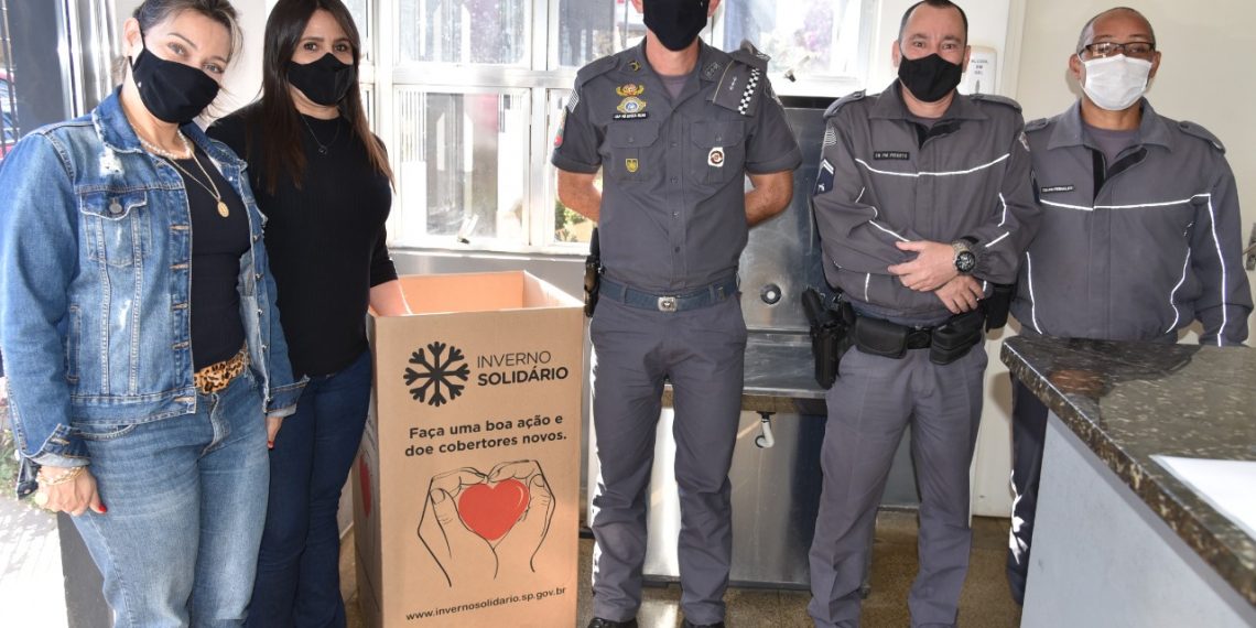 Polícia Militar doa agasalhos e cobertores para o Fundo Social