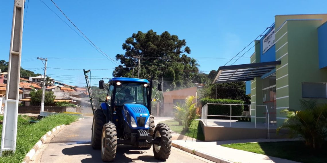 Covid-19: Secretaria de Agricultura pulveriza principais bairros rurais de Ibiúna