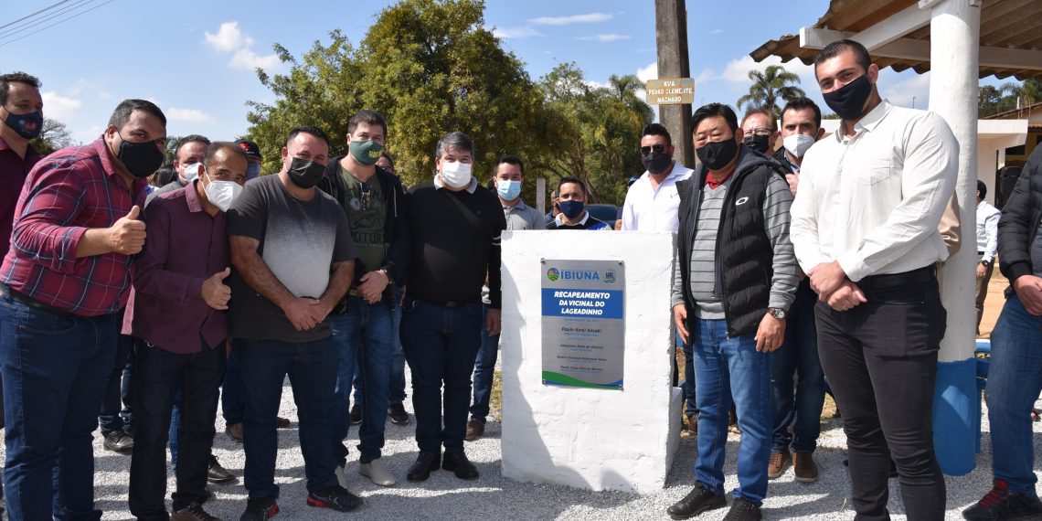 Prefeito Paulinho Sasaki entrega recapeamento da Estrada do Lageadinho