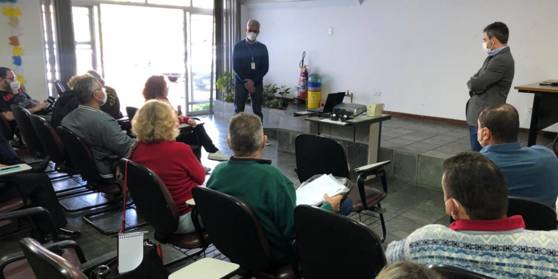 Prefeito Paulinho Sasaki participa de reunião sobre nível da represa de Itupararanga