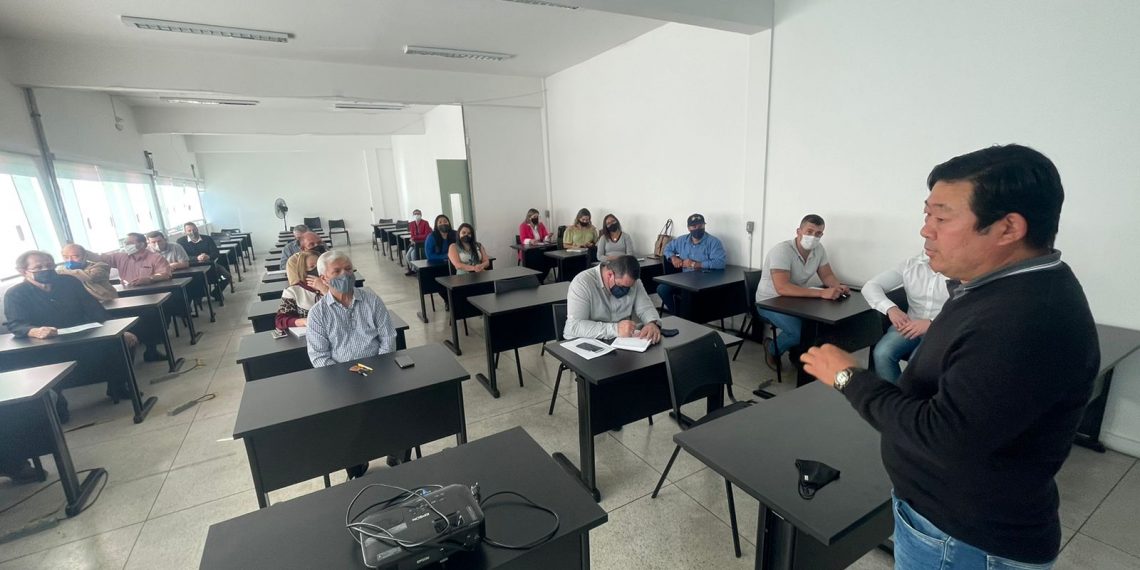 Prefeito Paulinho Sasaki realiza reunião com secretariado municipal