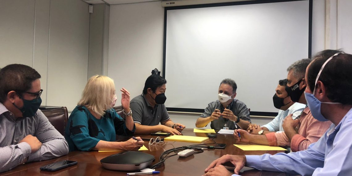 Prefeito Paulinho Sasaki se reúne com diretores da Sabesp