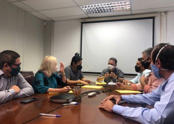 Prefeito Paulinho Sasaki se reúne com diretores da Sabesp