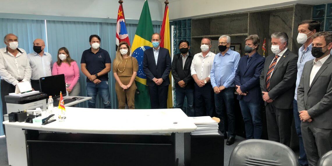 Prefeito Paulinho Sasaki participa de reunião para discutir crise hídrica na região