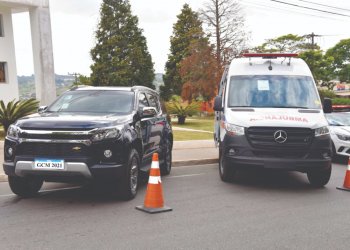 Prefeito de Ibiúna entrega chaves de ambulância UTI e nova viatura GCM