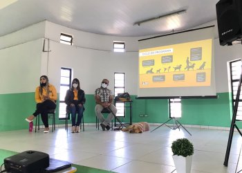 Secretaria de Educação realiza palestra sobre cão-guia