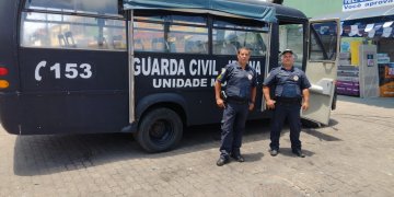 GCM orienta munícipes na Rodoviária provisória