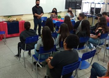 Secretário de Indústria e Comércio participa de sabatina em Escola Estadual