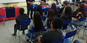 Secretário de Indústria e Comércio participa de sabatina em Escola Estadual