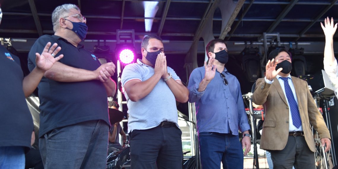 Prefeito Paulinho Sasaki participa de Carreata para Jesus