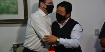 Prefeito Paulinho Sasaki recebe visita do deputado federal Vitor Lippi