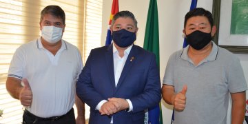 Prefeito Paulinho Sasaki recebe a visita do deputado estadual Marcio Nakashima