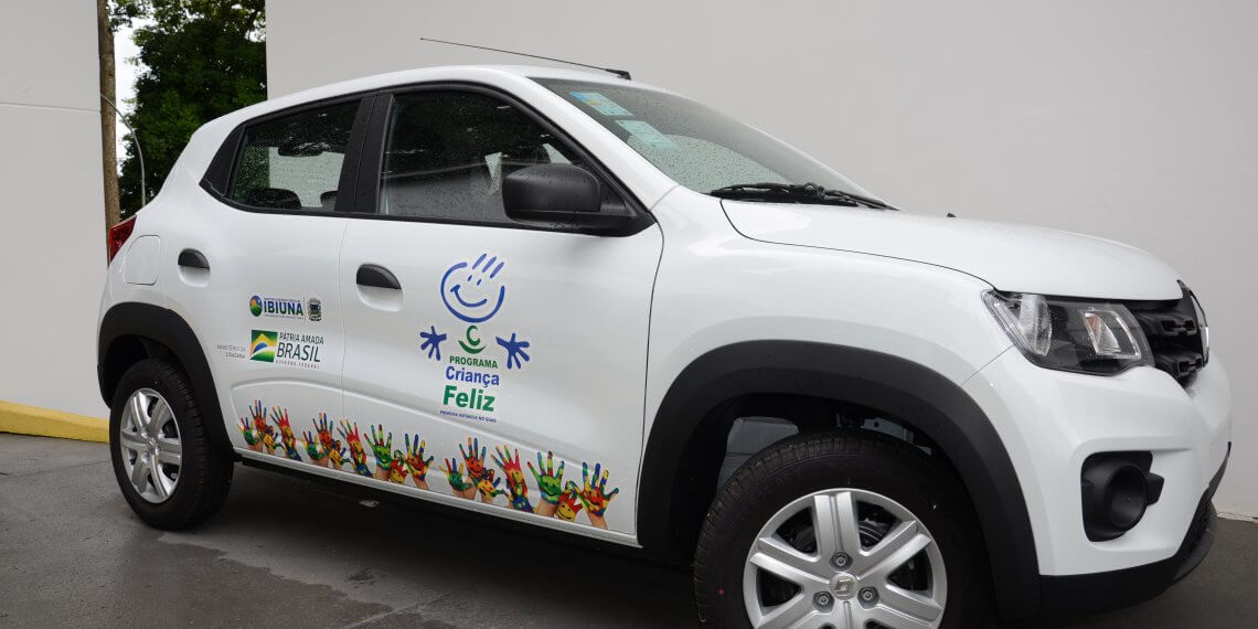 Prefeito Paulinho Sasaki entrega veículo do Programa Criança Feliz