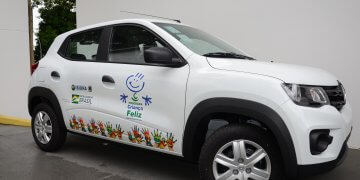 Prefeito Paulinho Sasaki entrega veículo do Programa Criança Feliz