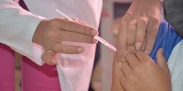 Prefeitura inicia vacinação nas escolas do município