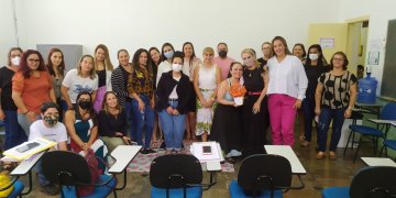 Educadores realizam oficina de contação de histórias