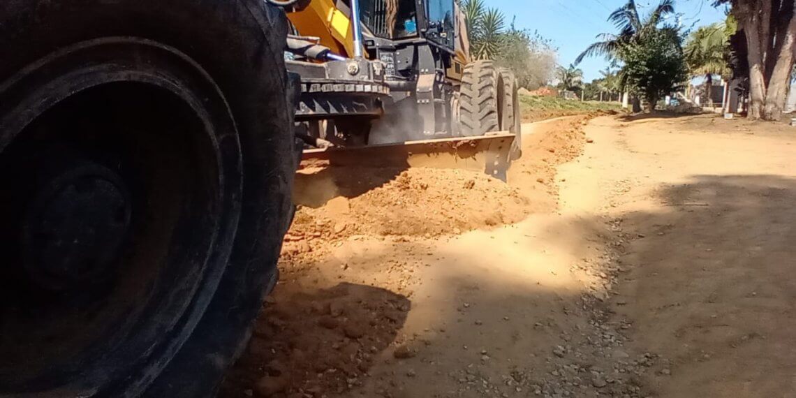 Prefeitura realiza conservação de estradas