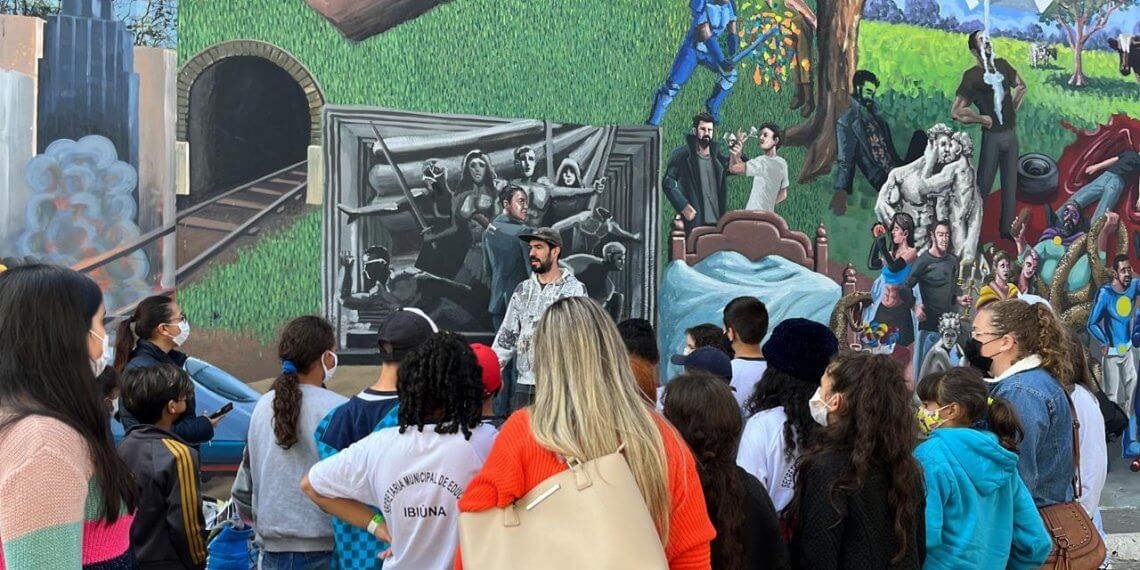 Alunos da escola da Figueira visitam o Beco do Batman