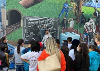 Alunos da escola da Figueira visitam o Beco do Batman