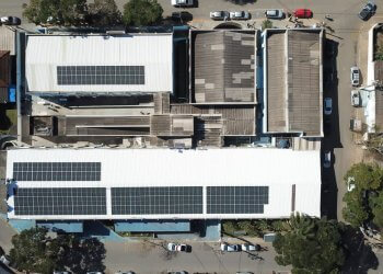 Instalação de placas solares no telhado do hospital é finalizada