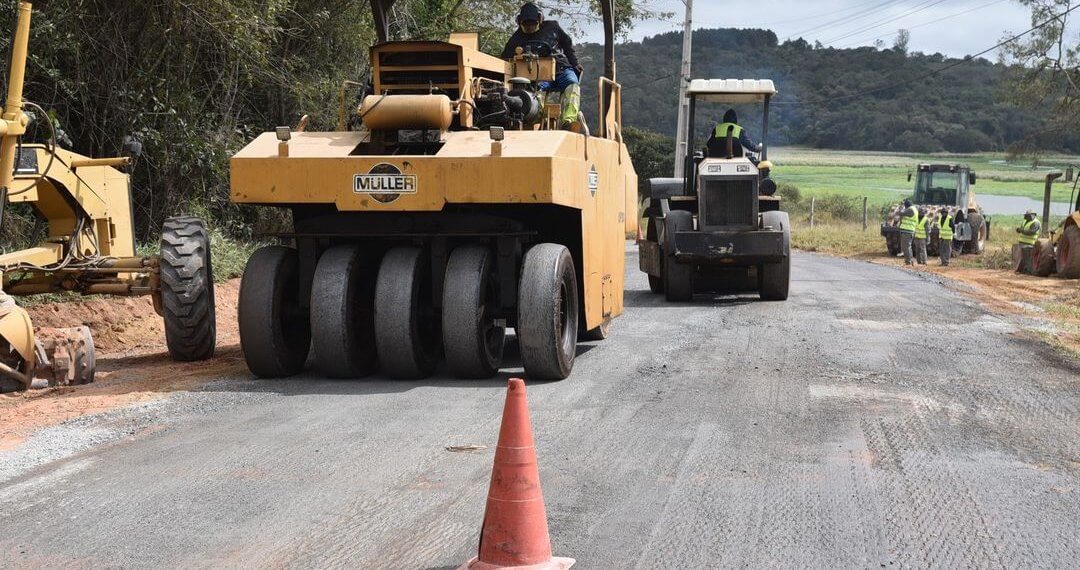 OBRAS NA ESTRADA DA CACHOEIRA