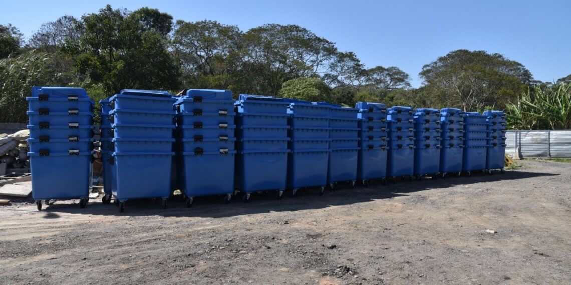 PREFEITURA É CONTEMPLADA COM 230 CONTAINERS DE LIXO