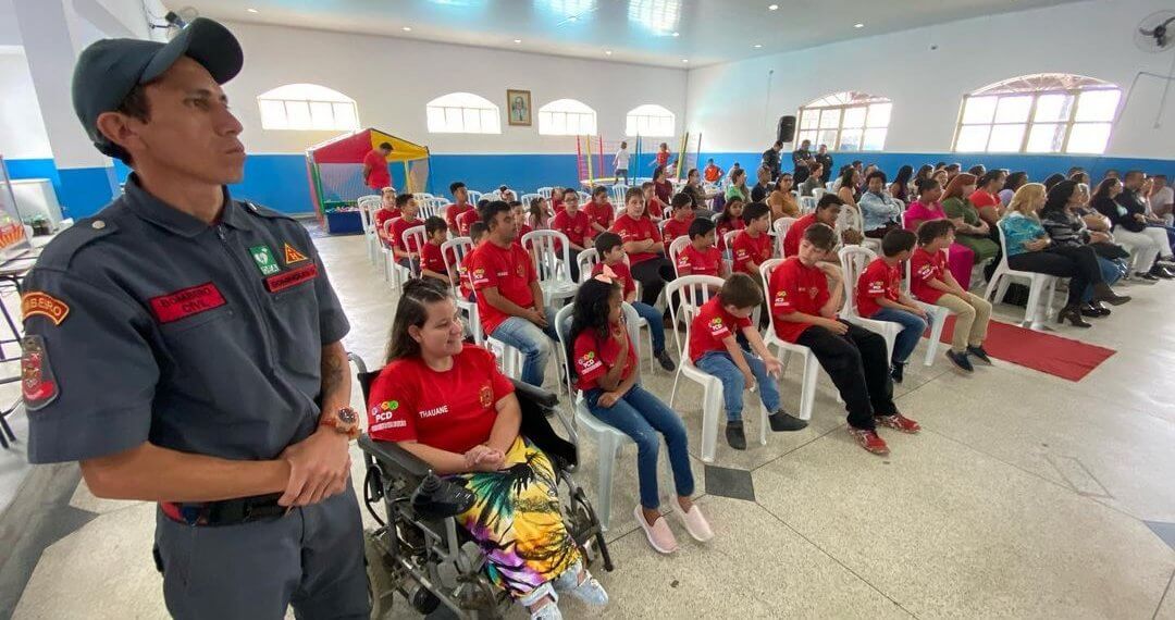 PROJETO BOMBEIRO MIRIM FORMA PRIMEIRA TURMA EM IBIÚNA