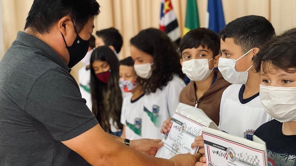 PROERD FORMA 82 ALUNOS DA REDE MUNICIPAL