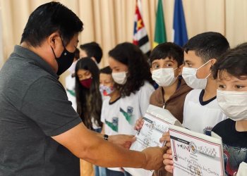 PROERD FORMA 82 ALUNOS DA REDE MUNICIPAL