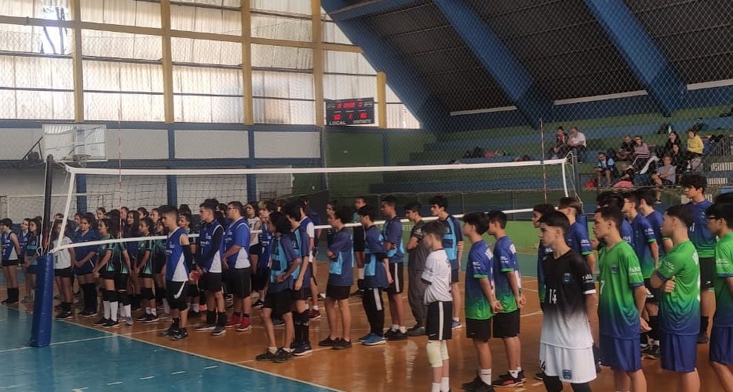 ETAPA DO QUADRANGULAR DE VÔLEI NO GINÁSIO MUNICIPAL