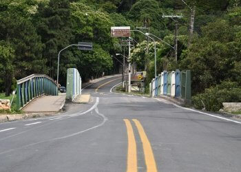 ASFALTO E PINTURA CONCLUÍDOS NA ESTRADA MUNICIPAL DA CACHOEIRA