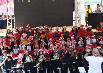 FEIRA DA CAPELINHA REALIZADA NA PRAÇA COM ATRAÇÕES DE NATAL